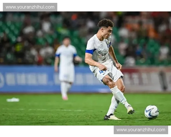 新疆足球赛场争锋激烈 本土球员崭露头角助力足球发展